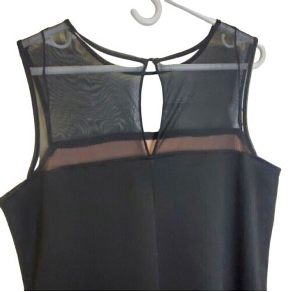 Laura Canada Shift Dress With Cutout Faux Leather Lace Pattern - Picture 4 of 9